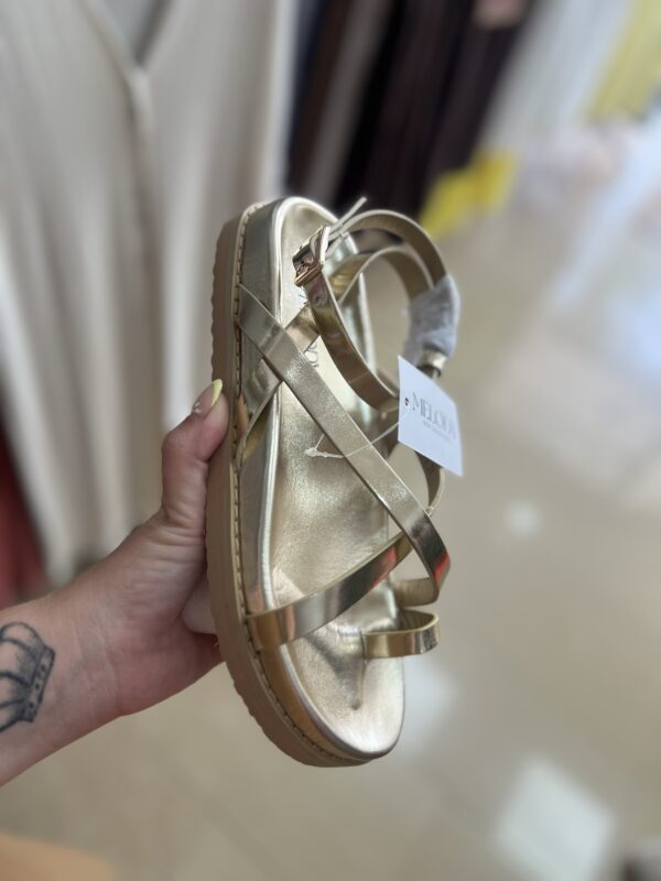 Zapatilla dorada
