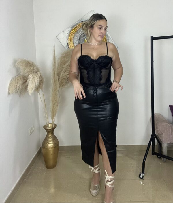Falda cuero