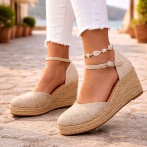 Cuñas beig y doradas